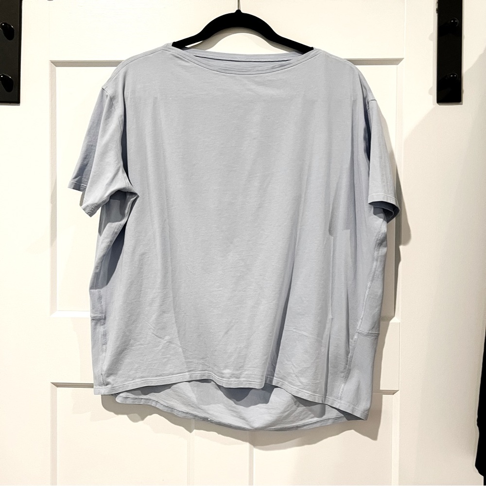 Lululemon Back in Action Short Sleeve T-shirt in Blue Linen